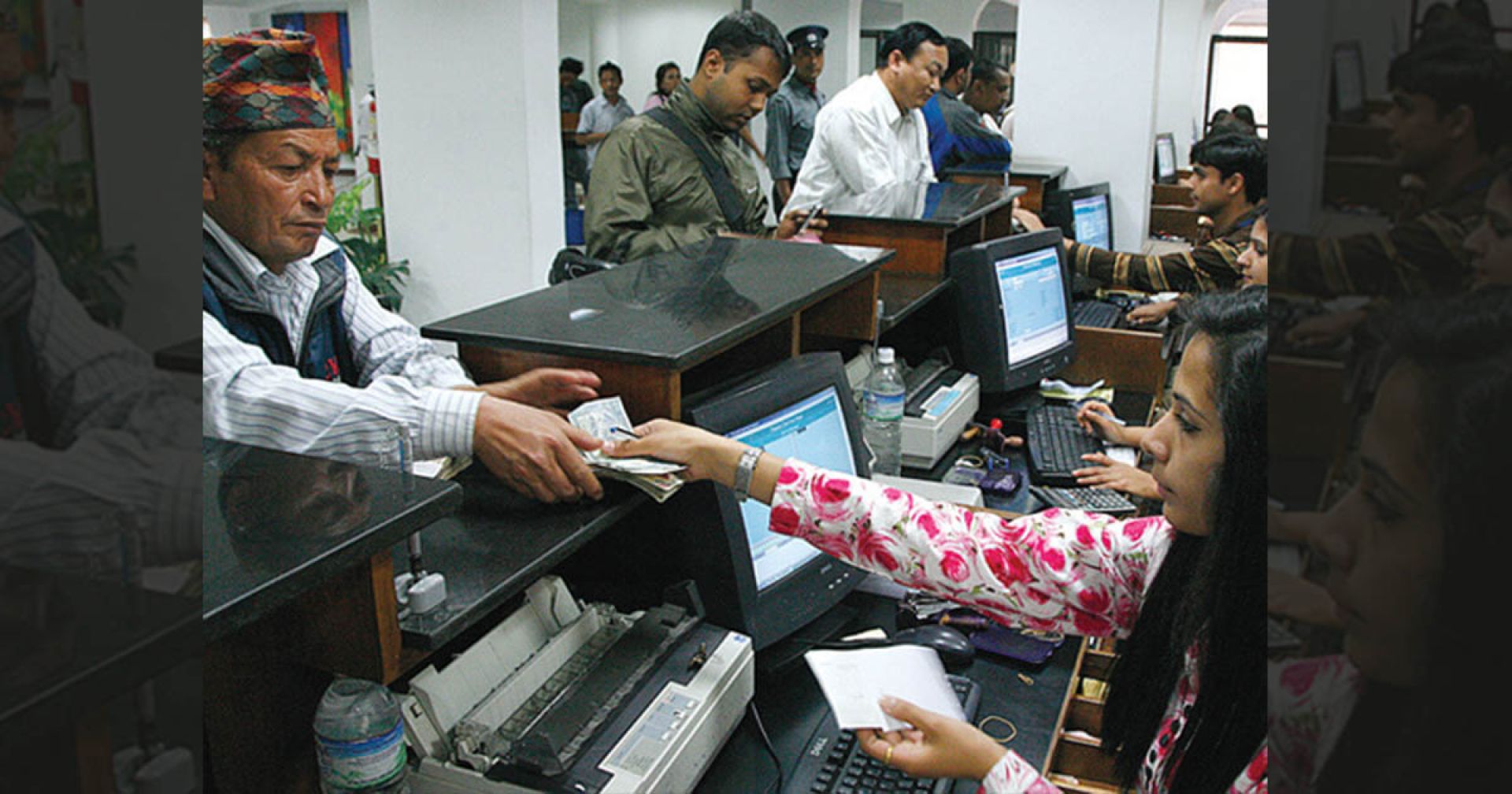 सिमित शाखाबाट बैंकहरुको सेवा सुरु, दिउँसो २ बजेसम्म सेवा दिने