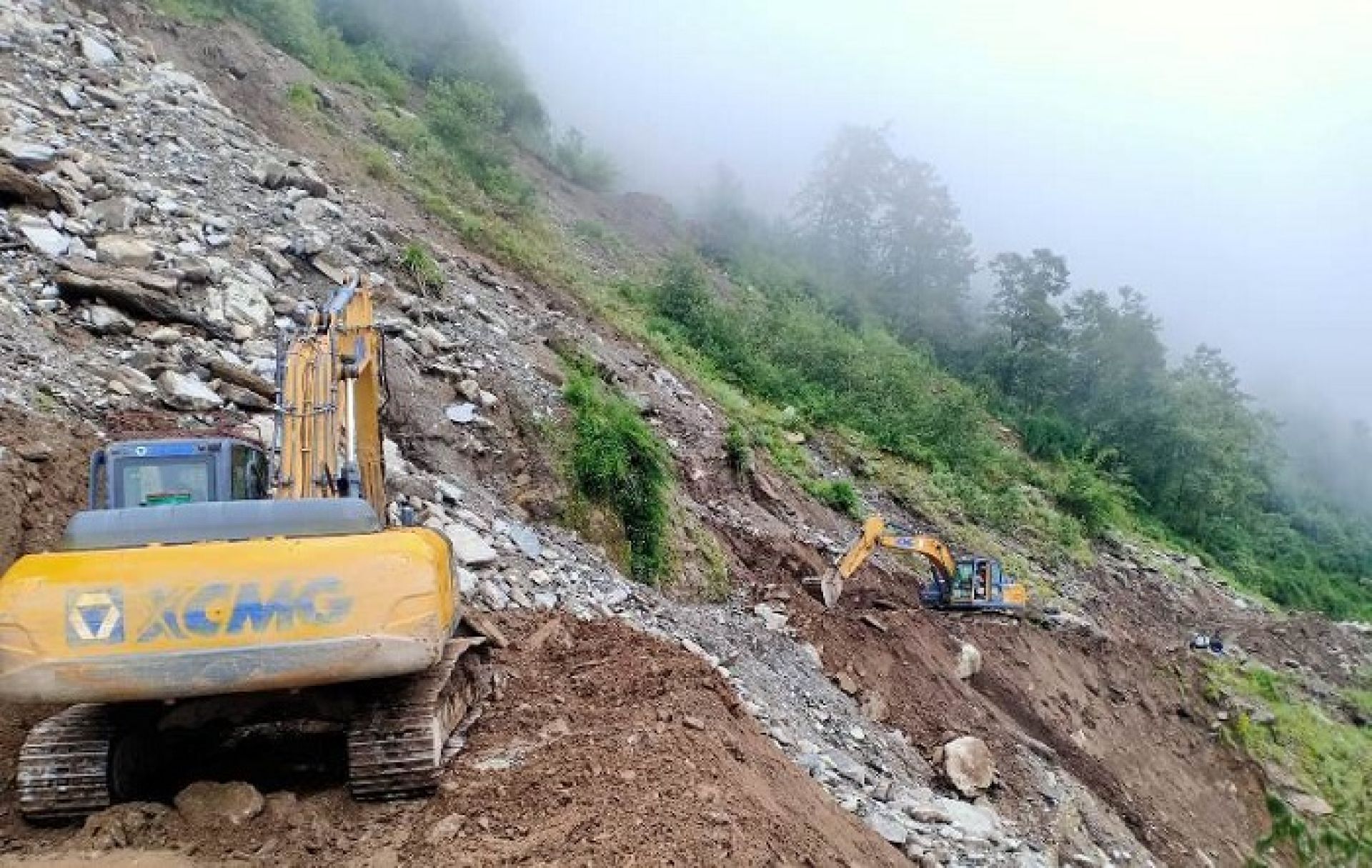 बारपाक–लाप्राक सडकखण्ड झन्डै तीन महिनादेखि अवरुद्ध