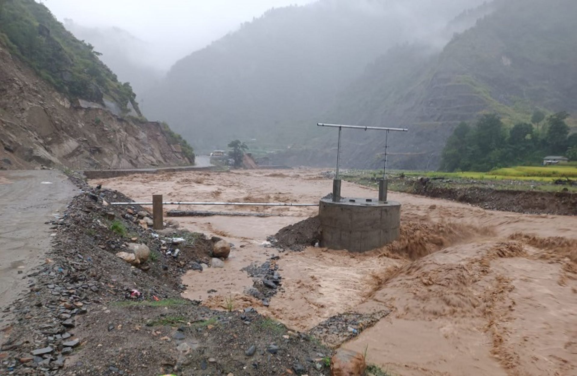 भोटेकोशीमा अचानक ठूलो बाढी, पाँच जिल्लाका तटीय क्षेत्रमा उच्च सतर्कता अपनाउन आग्रह