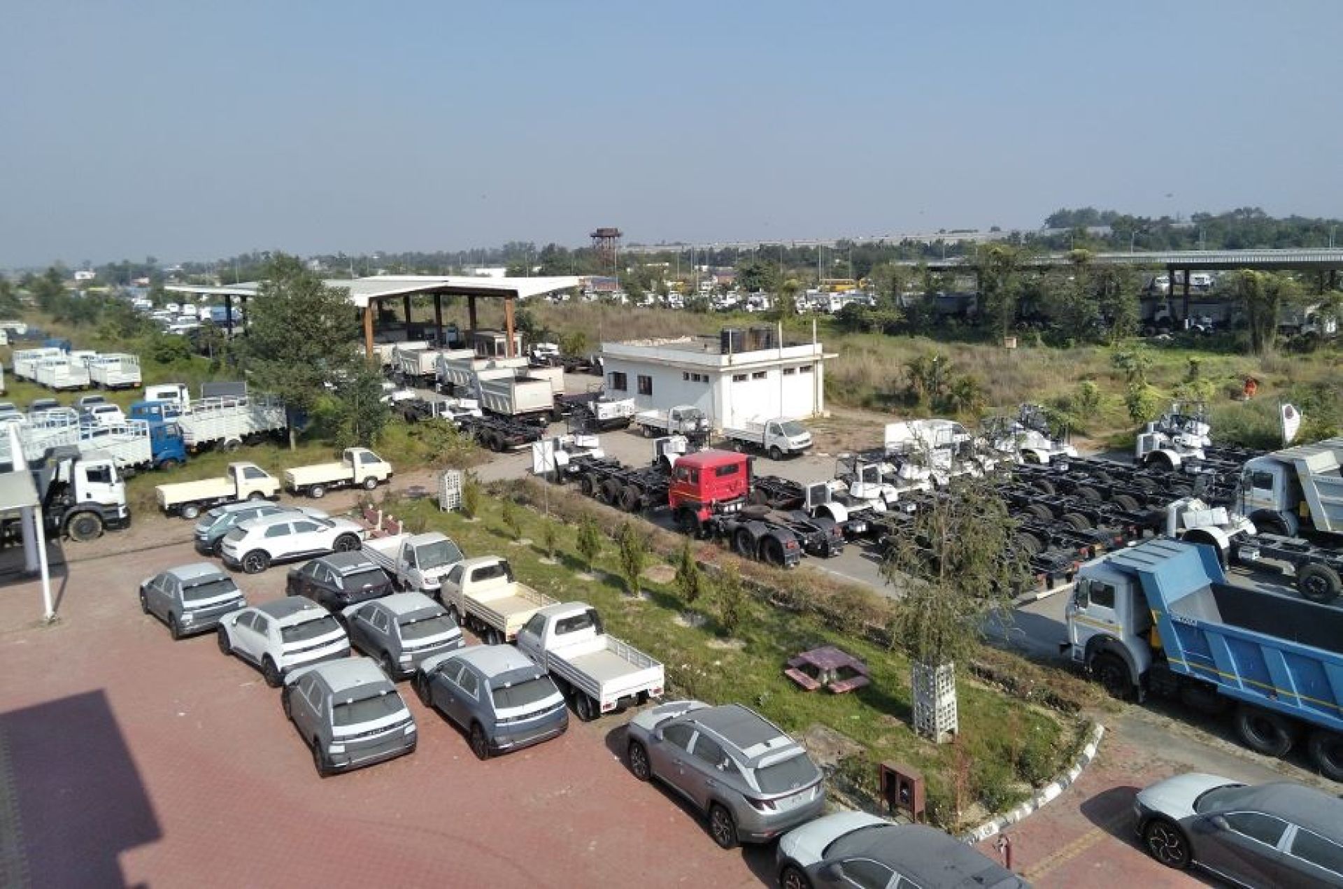 हजारभन्दा बढी सवारीसाधन वीरगञ्ज भन्सारमा थन्किए