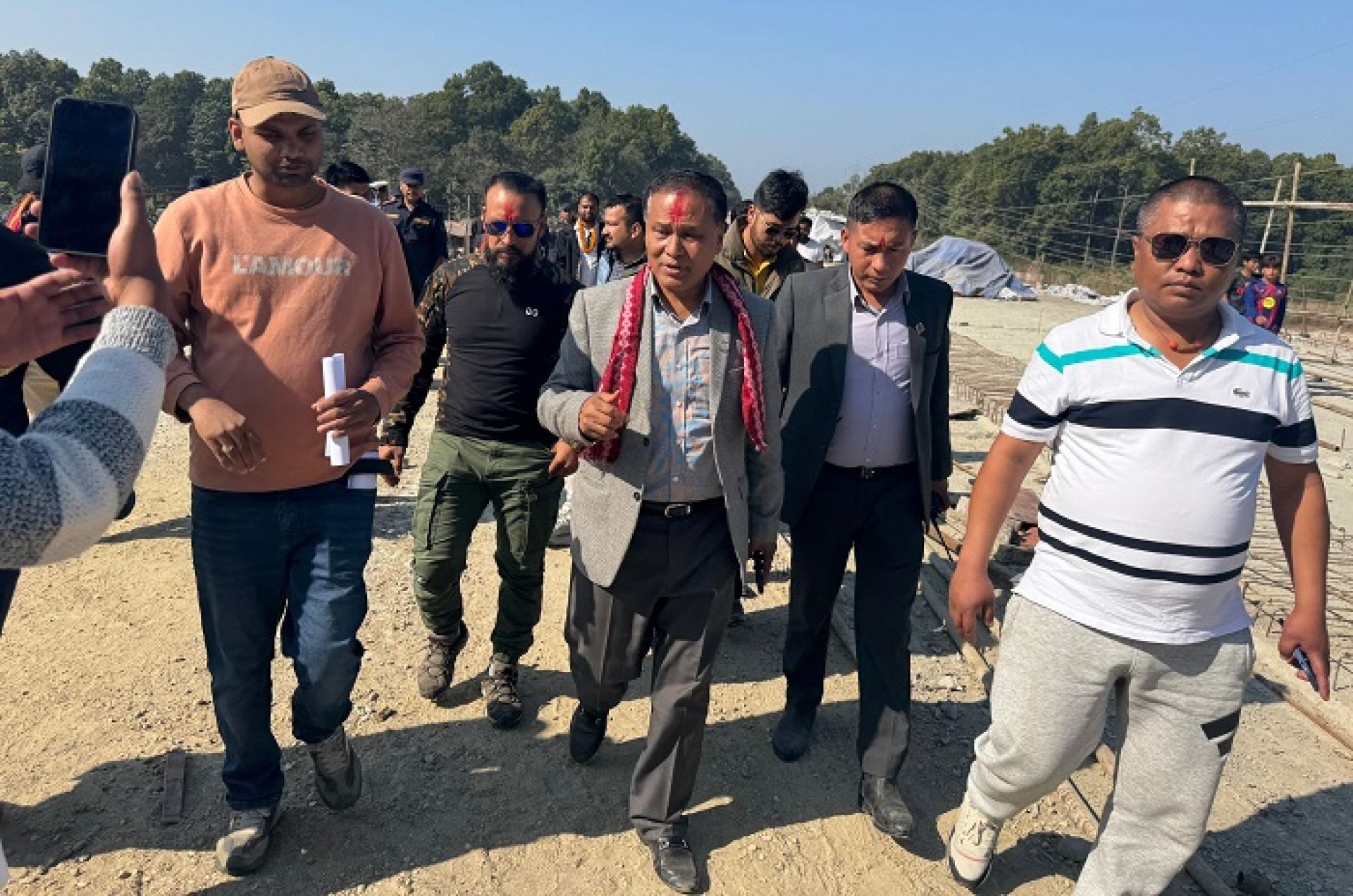 निर्माण व्यवसायीकै अध्यक्षको कम्पनीले समयकै काम नसकेपछि मन्त्री अनुगमनमा