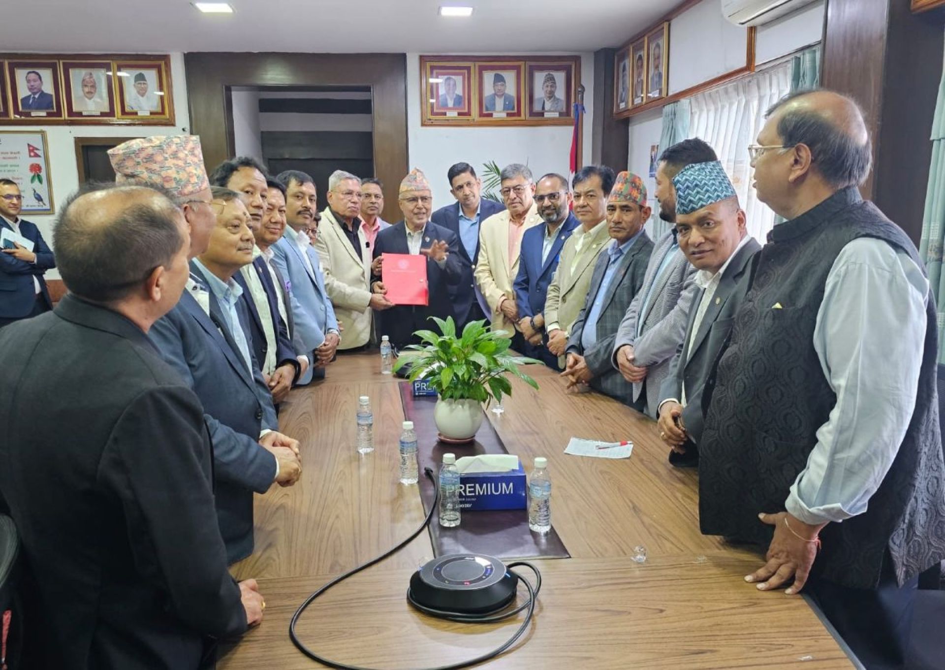 लगानीकर्ताको मनोबल उकास्न चेम्बरद्वारा अर्थमन्त्री खनाल समक्ष आग्रह