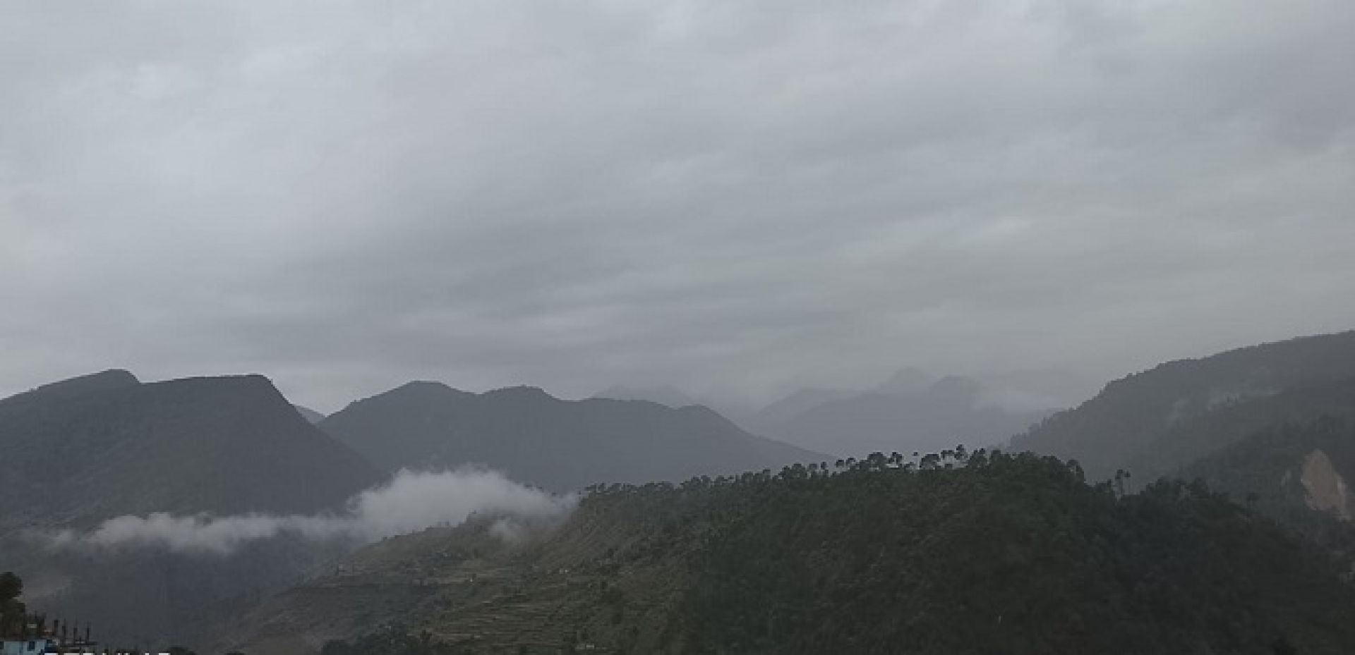 बाजुरामा सोमबार राती देखि लगातार वर्षा, चिसो बढ्यो