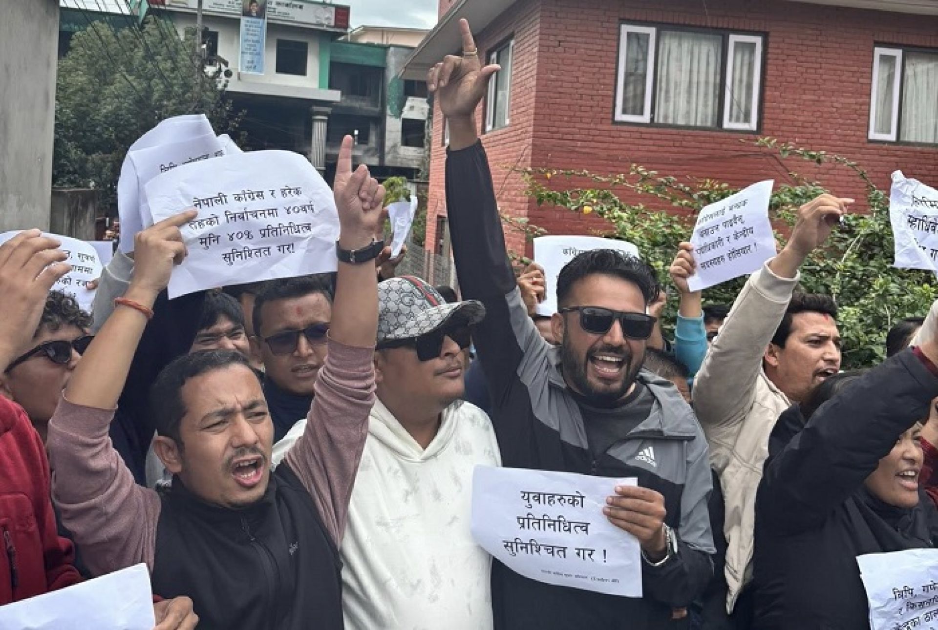 कांग्रेस बैठक पुनः स्थगित, युवाहरुले गरे विरोध प्रदर्शन