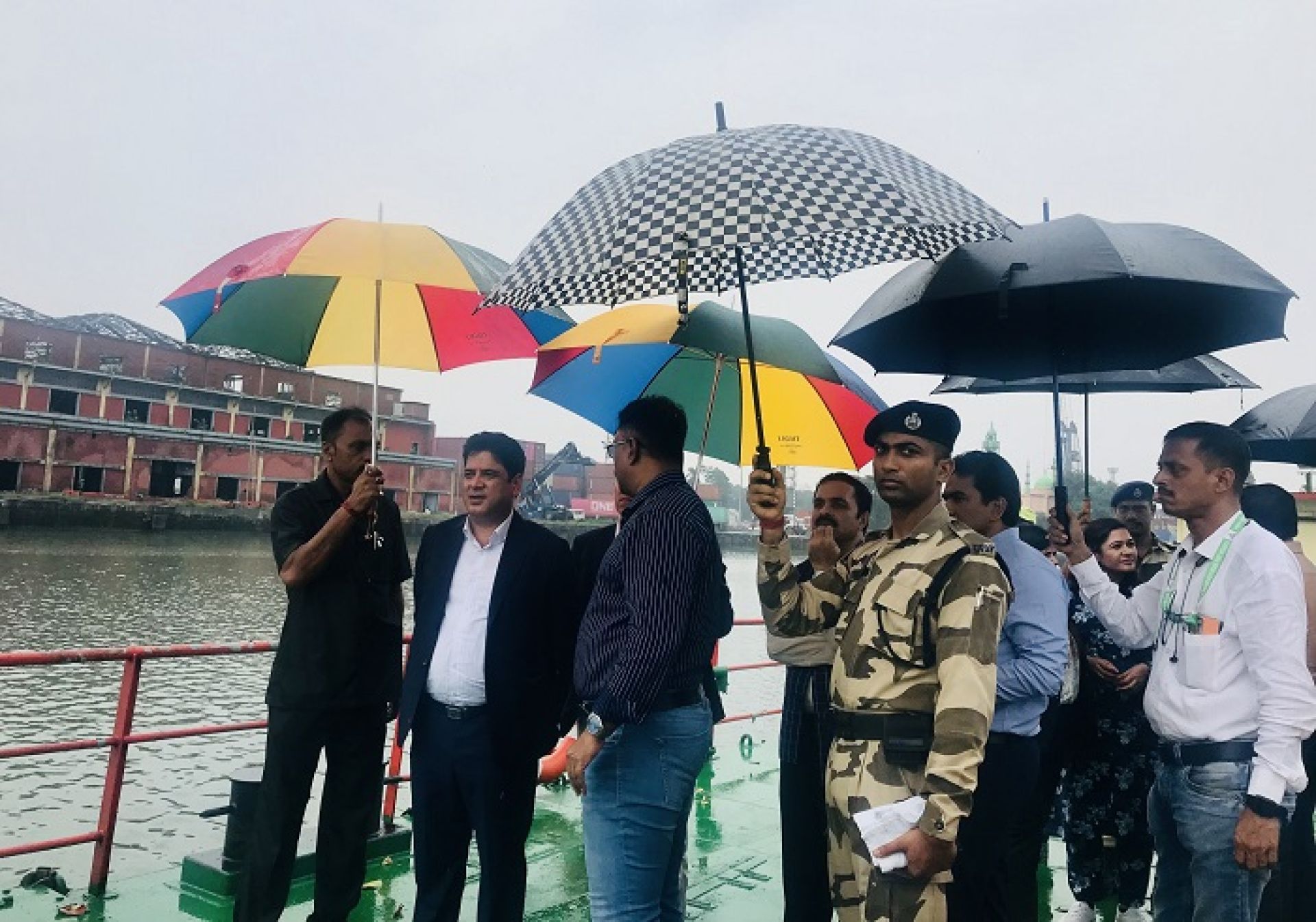 उद्योगमन्त्री भण्डारीद्वारा कोलकत्ता पोर्टको अवलोकन
