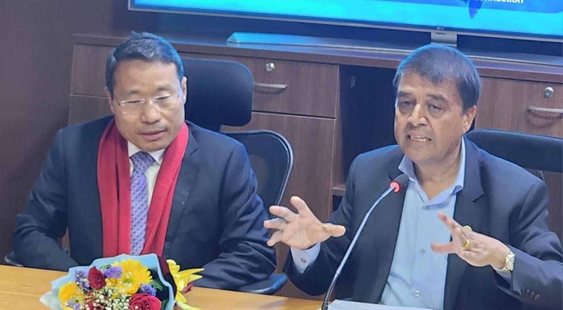 निजी क्षेत्रको मनोबल गिर्न दिन्न, ढुक्क भएर लगानी गर्नुस्: अर्थमन्त्री