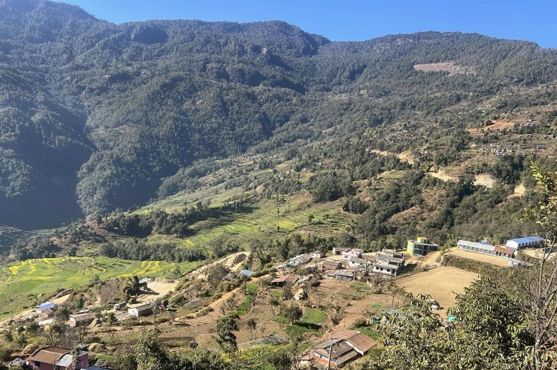 विकासले उज्यालिँदै गरेका गाउँ बसाइँसराइले अँध्यारा बन्दै