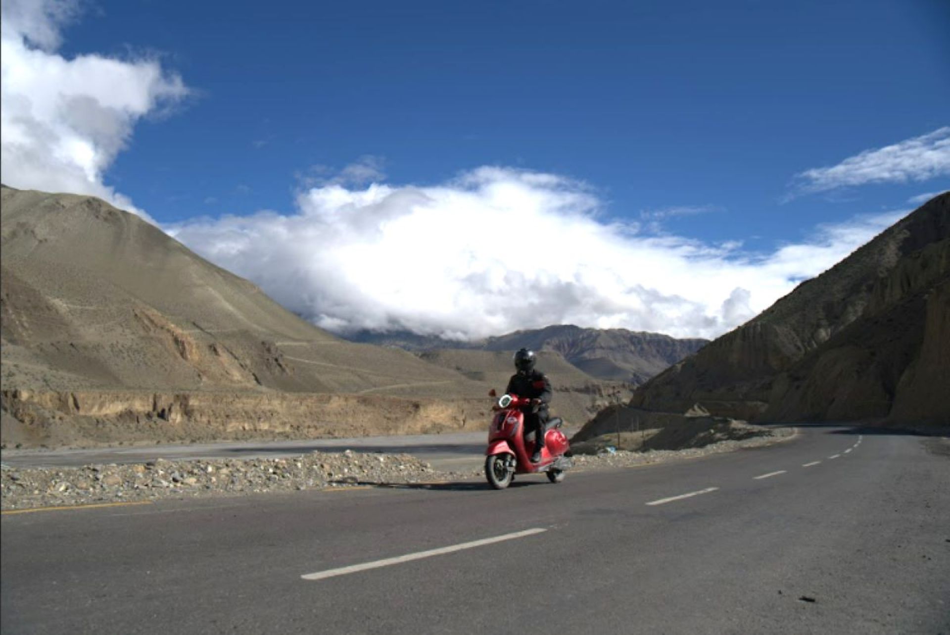 नेपालको कोरला सीमासम्म पुग्ने पहिलो ईभी स्कुटर बन्यो बजाज चेतक ईभी