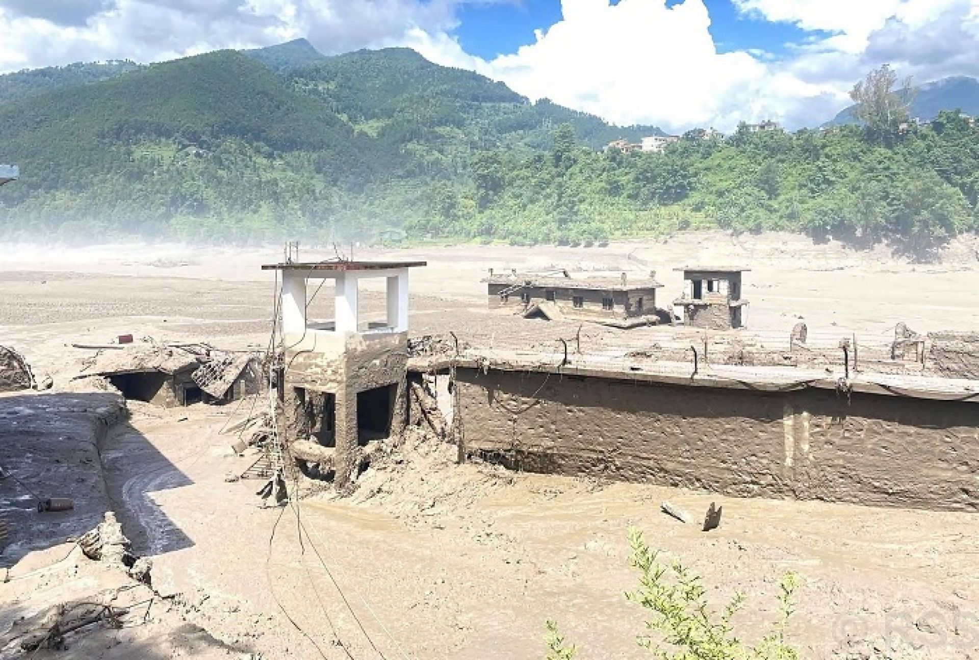 भोटेकोशी बाढीले ११ वटा हाइड्रोपावर बगायो, ४३० मेगावाट विद्युत् प्रणाली बाहिर