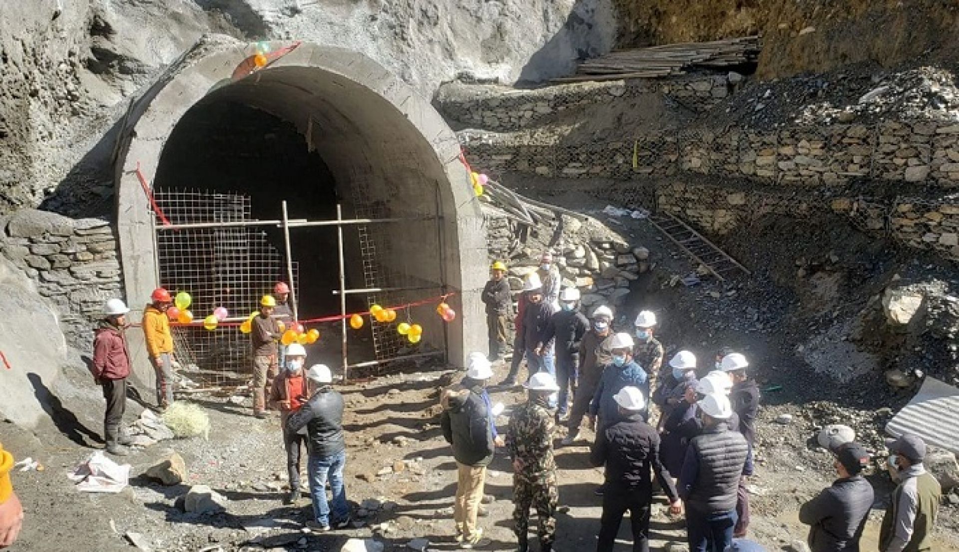 तीन महिनादेखि किन रोकियो २५ मेगावाटको दरबाङ–म्याग्दीखोला जलविद्युत् आयोजनाको निर्माण