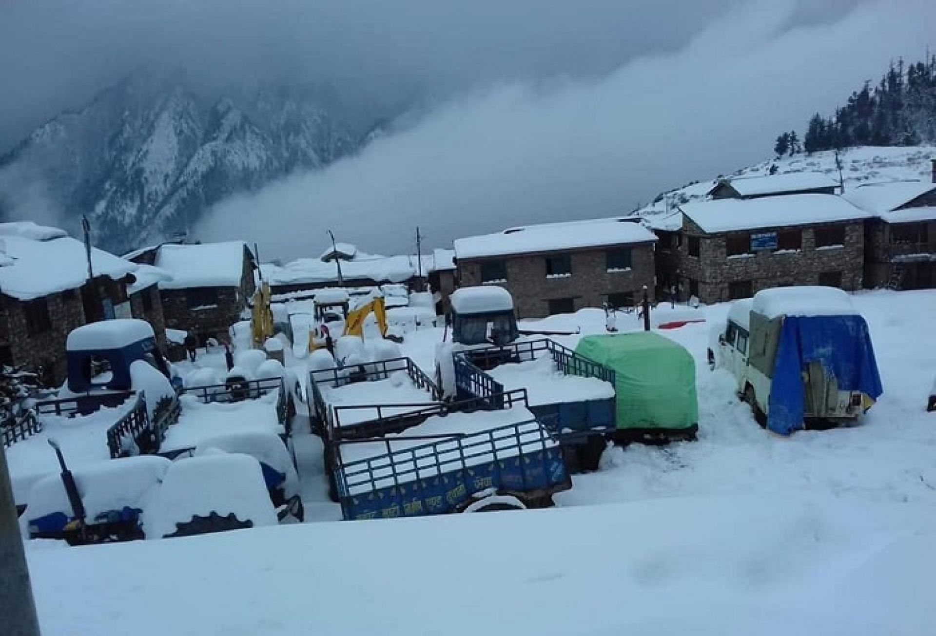 हुम्ला र मुस्ताङमा हिमपात, चिसो बढेसँगै जनजीवन कष्टकर 