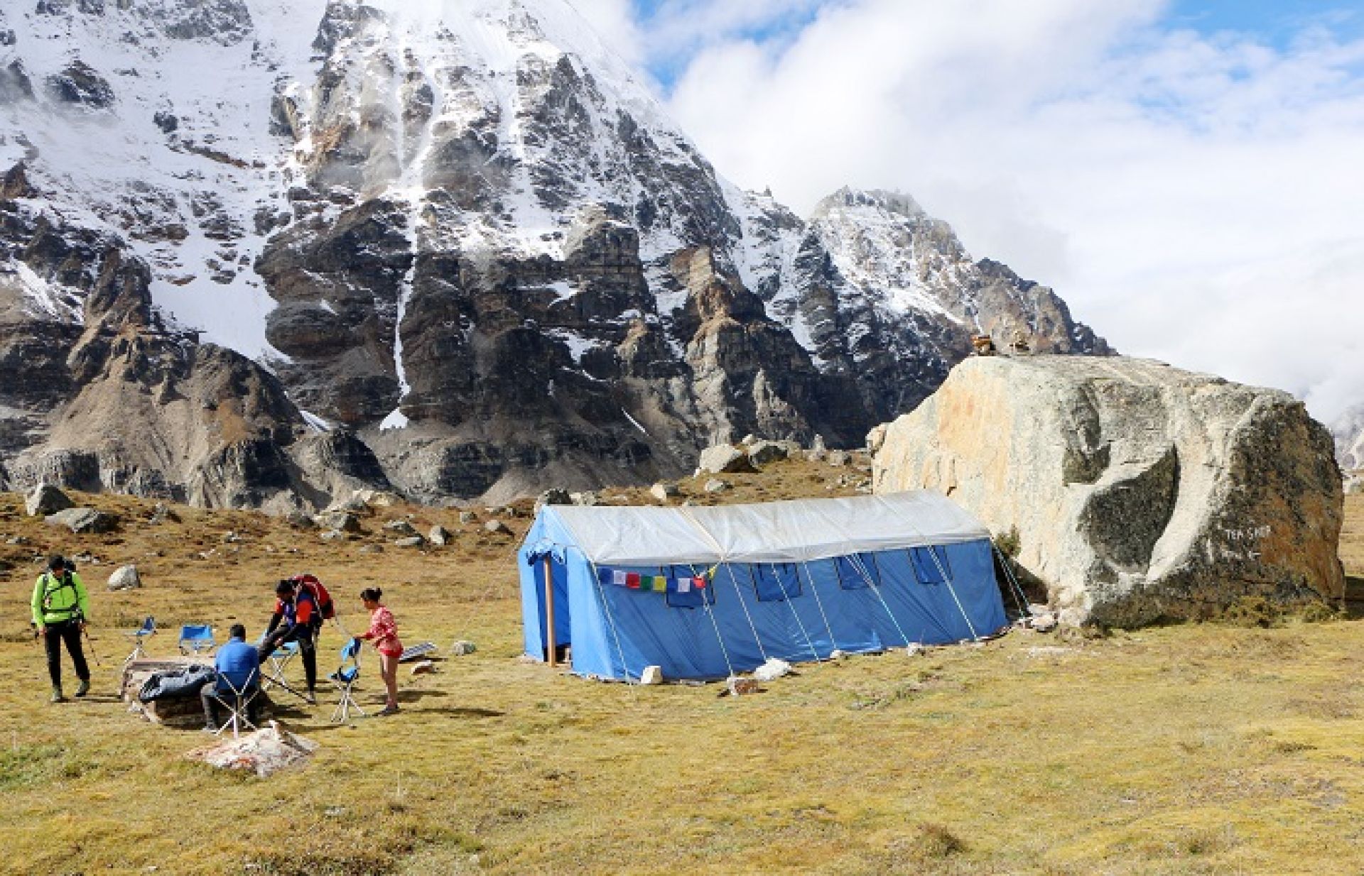 कञ्चनजङ्घा हिमशृङ्खला क्षेत्रः लयमा फर्किँदै पर्यटकको आगमन