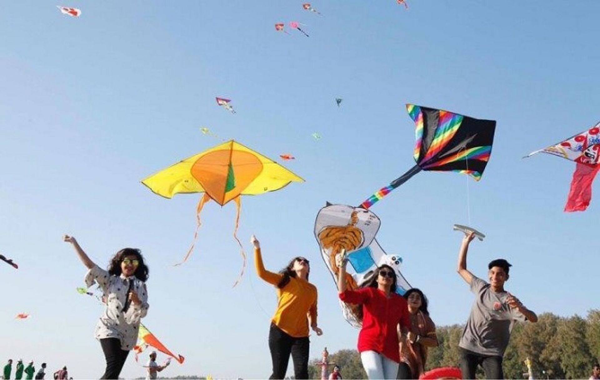 युवाहरु अनलाइन खेलमा व्यस्त हुँदा चङ्गा उडाउने परम्परा लोप हुँदै