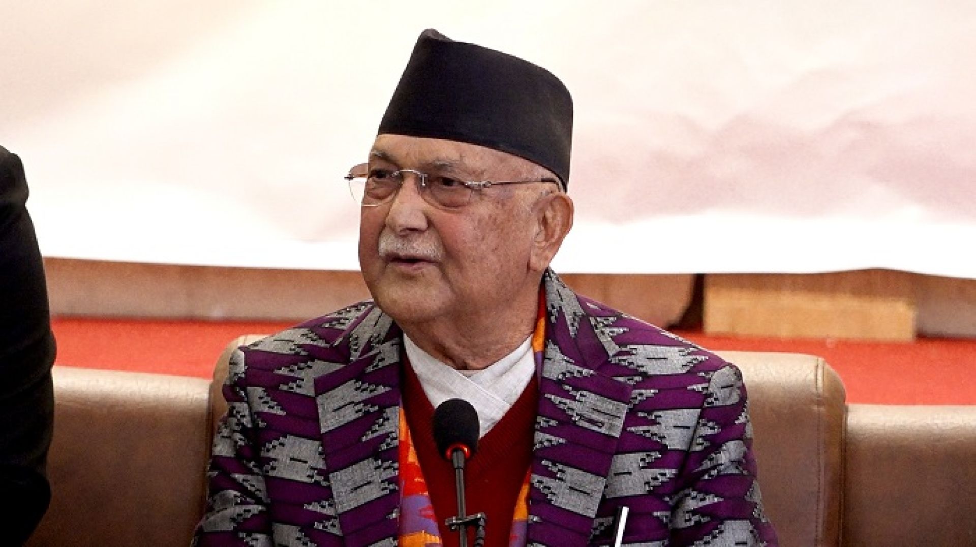 सरकारले पूर्वाग्रह र प्रतिशोधपूर्ण रूपमा फौजदारी अभियोगमा गैरकानुनी नियन्त्रणमा राख्योः ओली