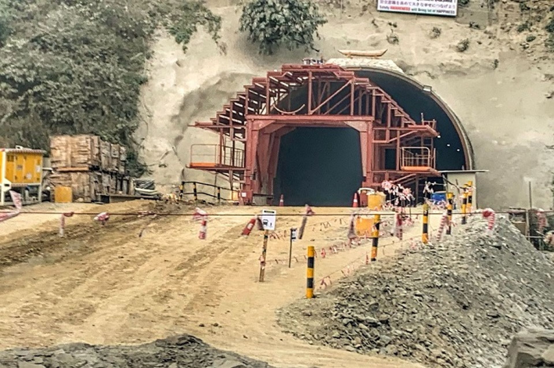 नागढुङ्गा सुरुङमार्ग, अवरोध छिचोल्दै दुई महिनाभित्र ब्रेक थ्रुुको तयारी
