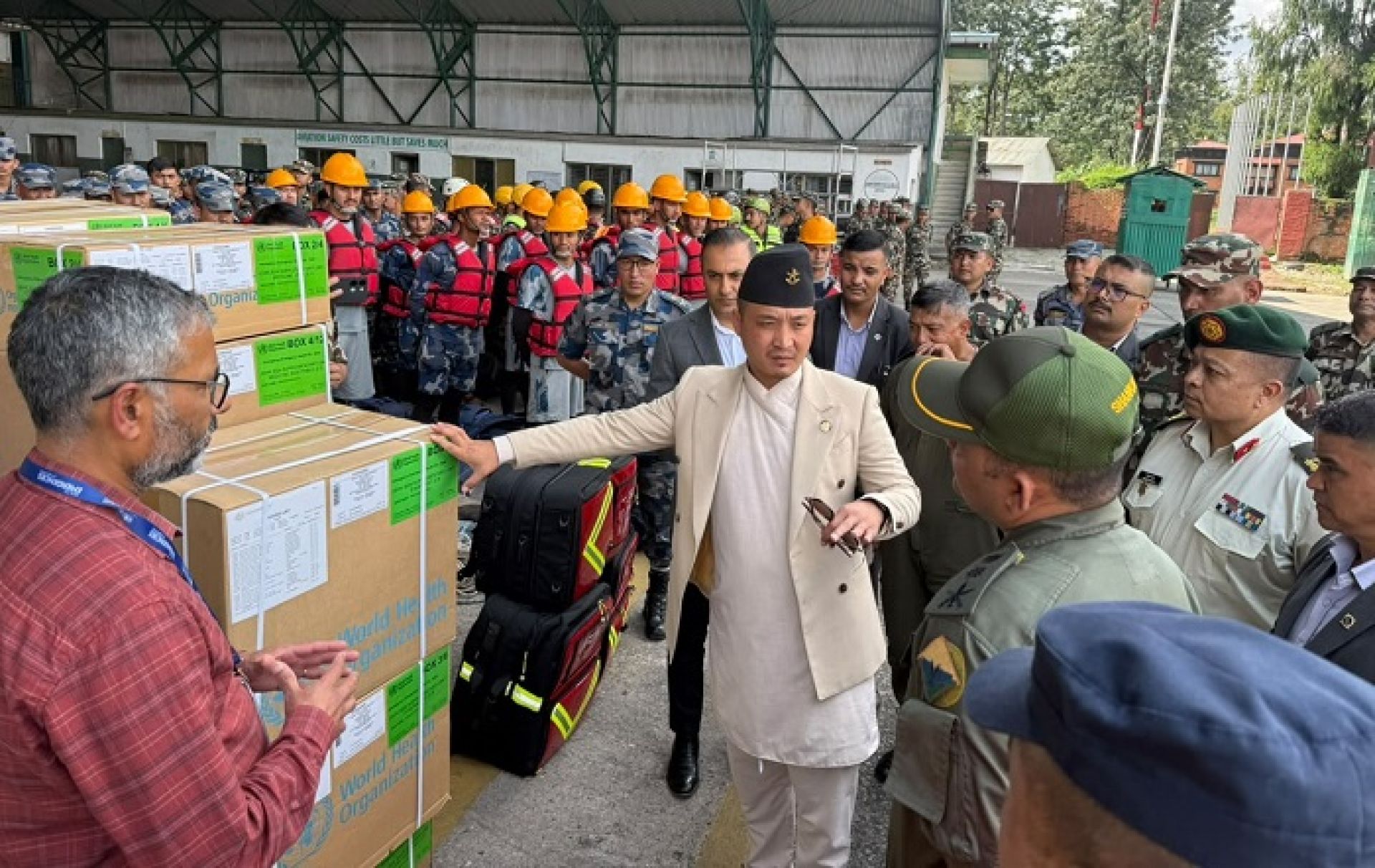 रसुवा बाढी : थप उद्धार सामग्रीसहित सुरक्षा टोली परिचालन, आगो बालेर धुवाँमार्फत सिग्नल दिन आग्रह