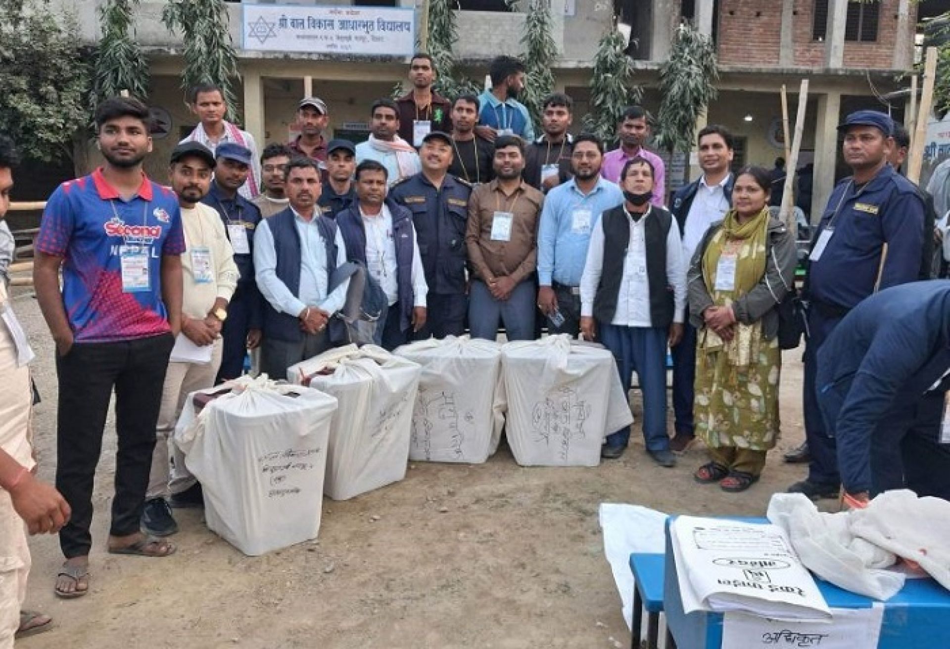 रौतहटमा मतदान सम्पन्न, आजै रातिदेखि मतगणना सुरु गरिने