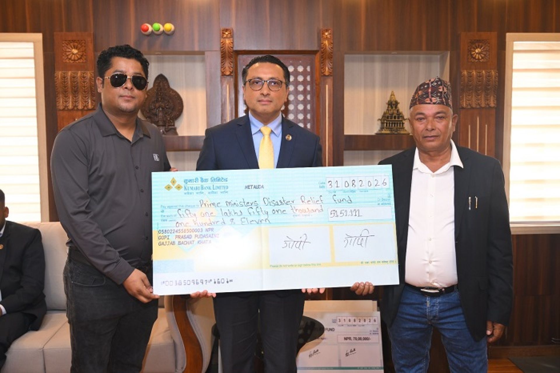 हाइड्रो जेट दुबईका संचालक विष्णु पुडासैनीद्वारा अर्थमन्त्रीलाई ५१ लाख हस्तान्तरण 