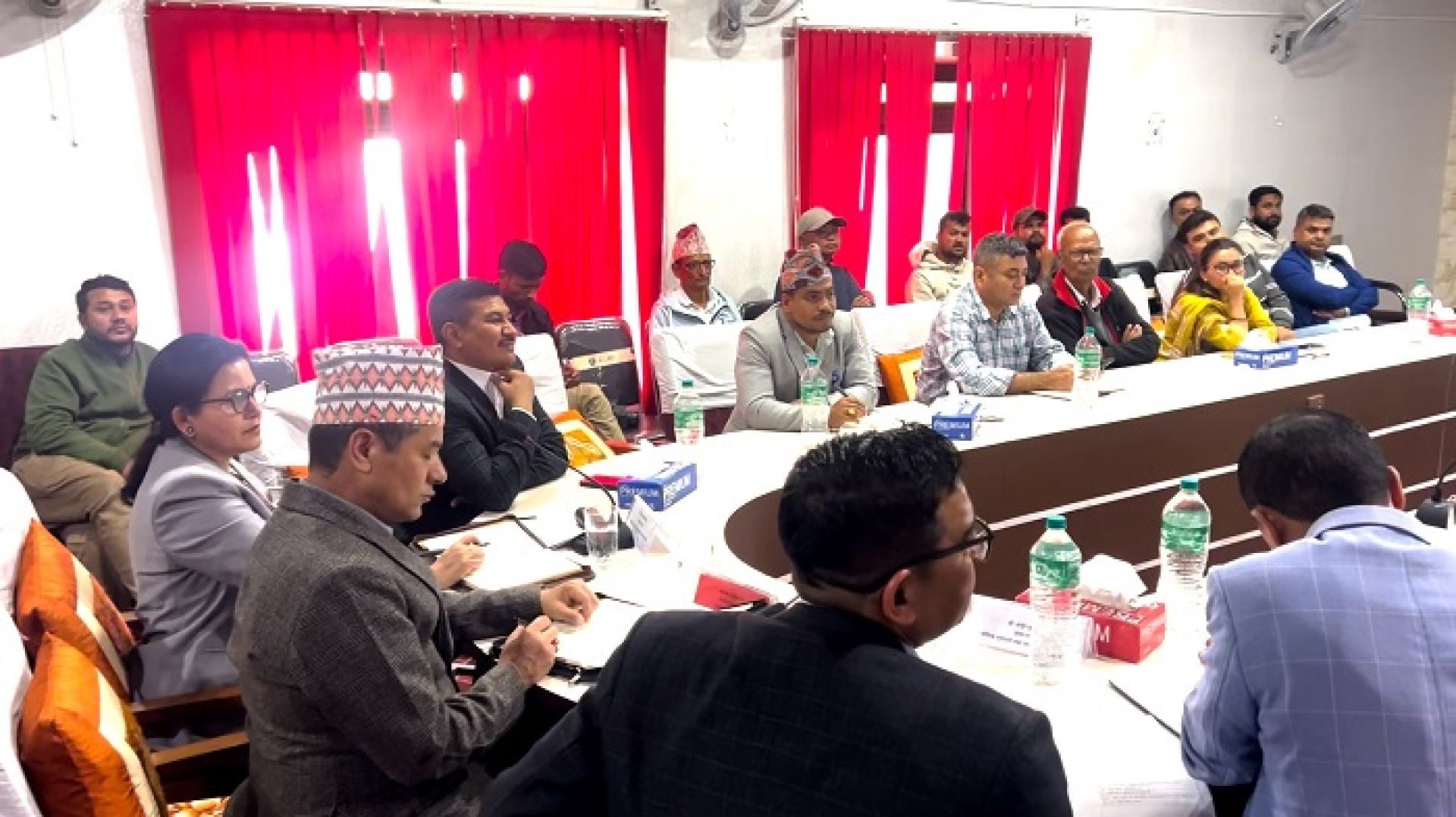 अलपत्र १९ आयोजनाका व्यवसायीलाई मुख्यमन्त्रीको चेतावनी : ‘कामको आधार नदेखिए म्याद थपिँदैन’