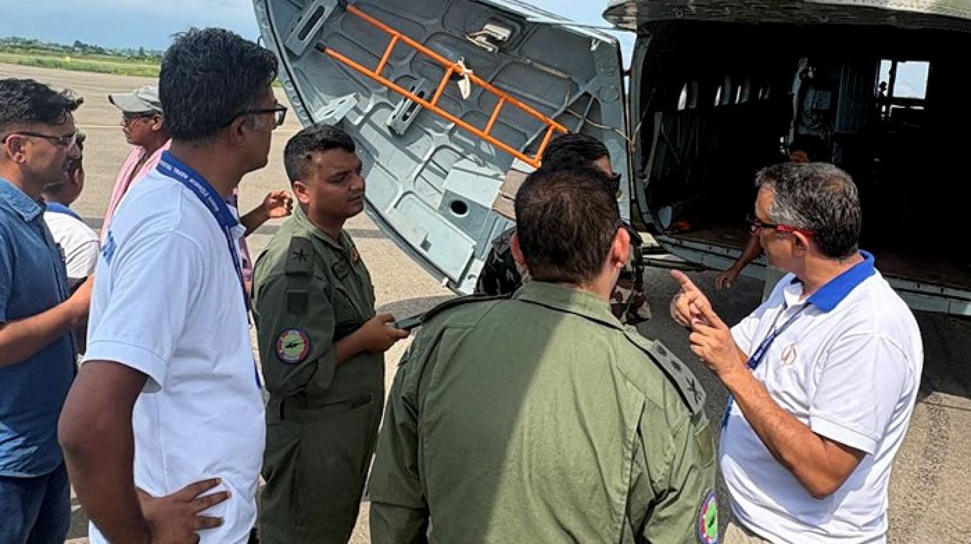 बडीमालिकामा टेलिफोन र इन्टरनेट विस्तारका लागि हेलिकप्टरमार्फत् उपकरण ढुवानी