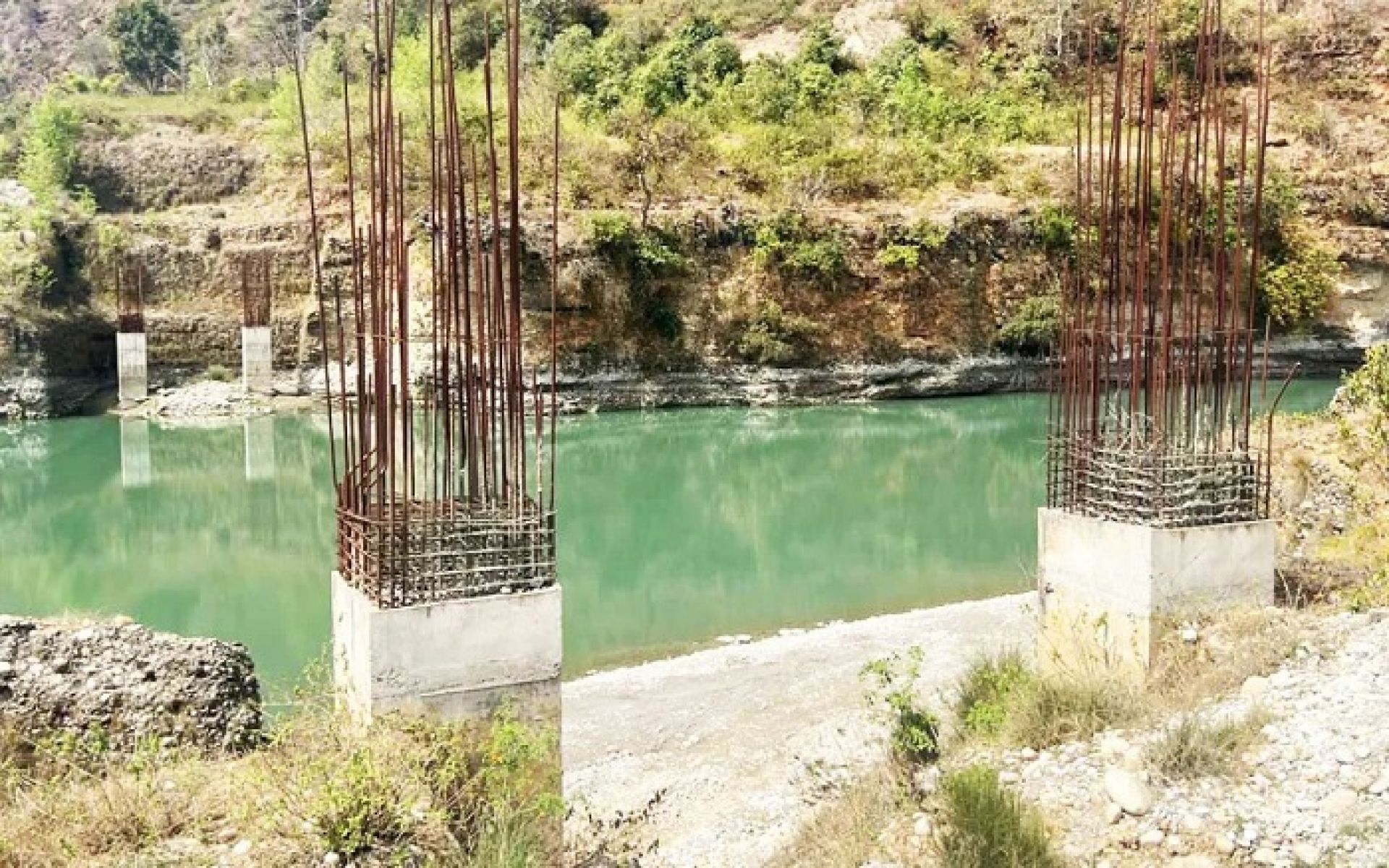 लापरवाहीको चेपुवामा कर्णालीका दर्जनौँ पुल र सडक: मुआब्जा विवाददेखि ठेकेदारको अटेरीसम्म