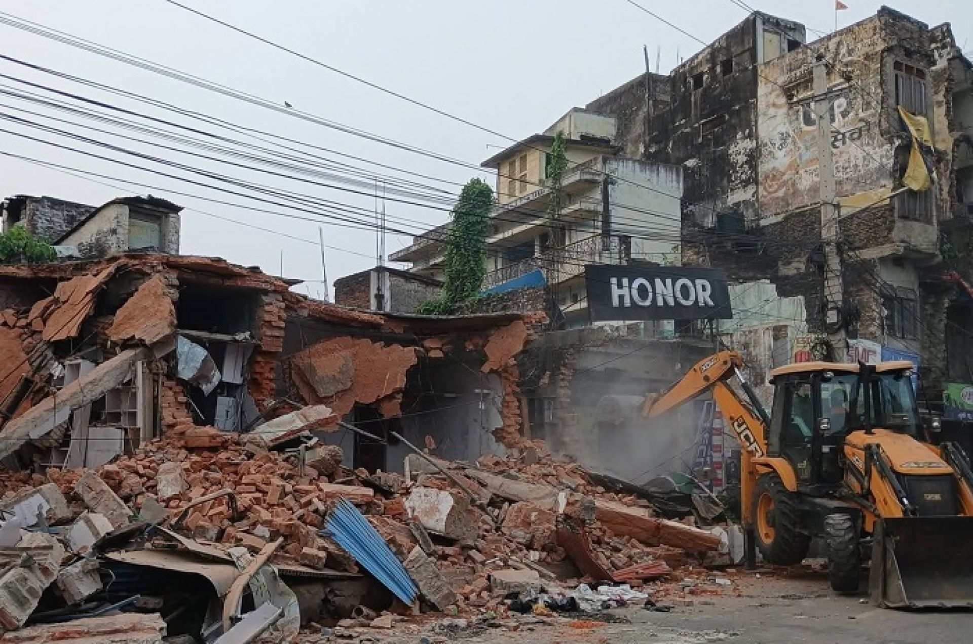 १३ वर्षको कानुनी लडाइँ सकियो, वीरगन्जको ‘लाइफलाइन’ मानिने मुख्य सडक विस्तार सुरु