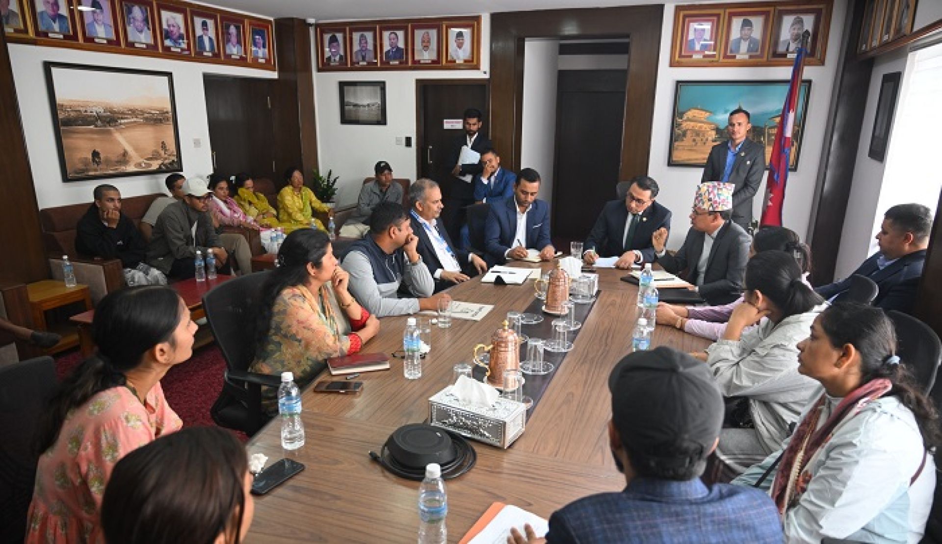 भोटेकोशी-रसुवा बाढीका पीडित भन्सार कर्मचारीका परिवारलाई अर्थमन्त्रीको सान्त्वना