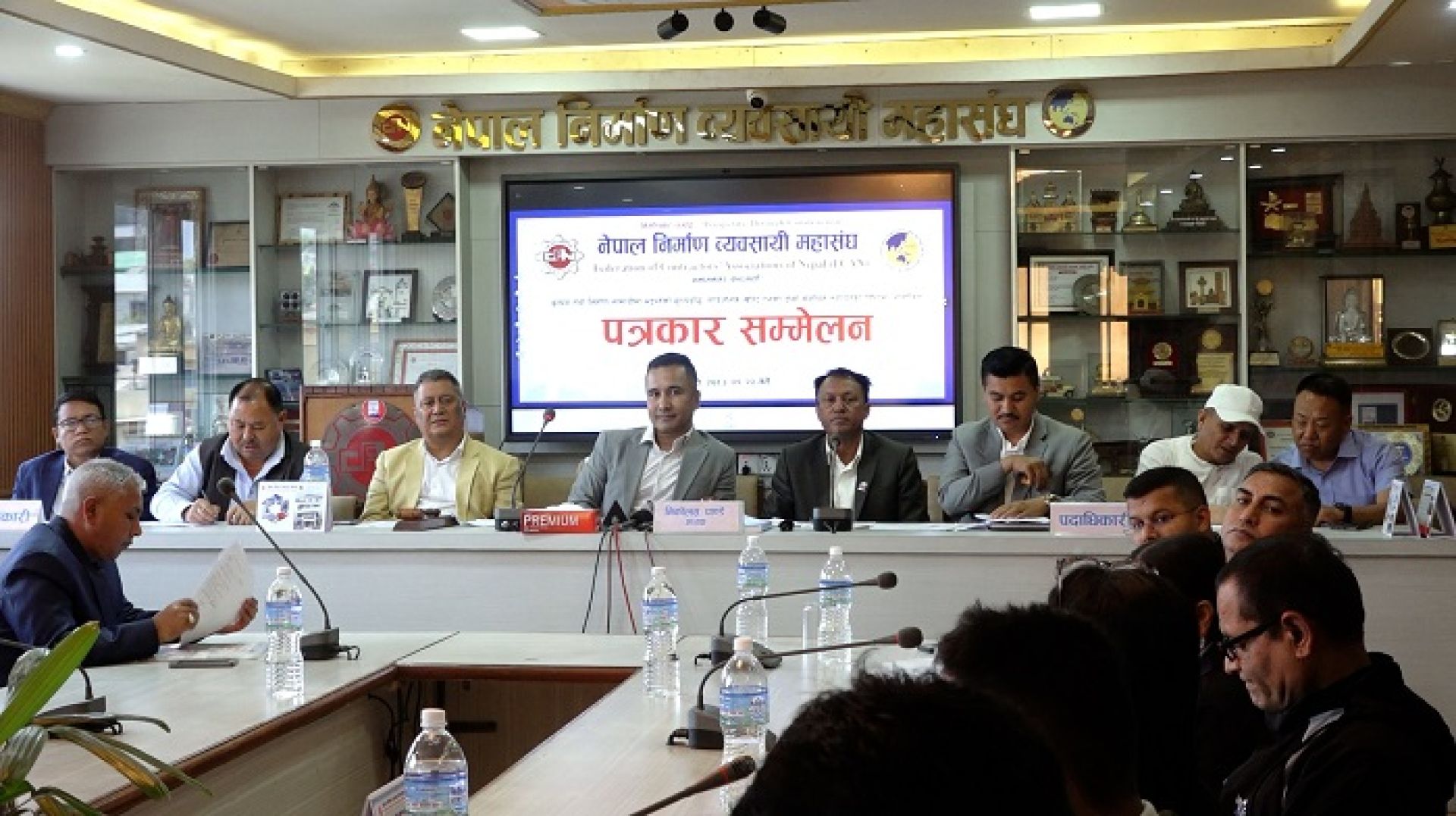 एक हप्ताभित्र माग पूरा नभए देशभरका आयोजना ठप्प पार्ने निर्माण व्यवसायीको चेतावनी
