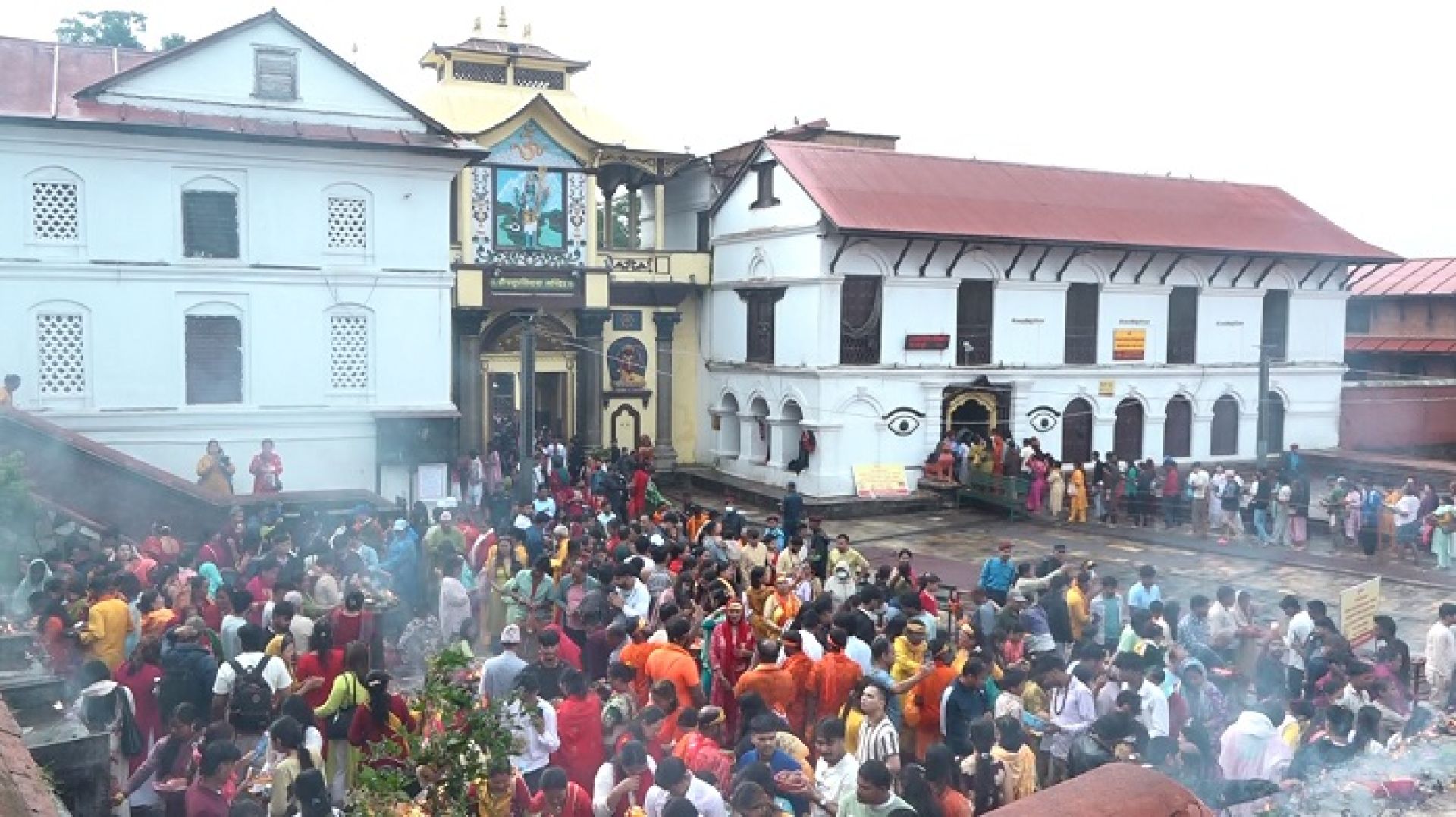 साउनको अन्तिम सोमबार पशुपतिमा भक्तजनको घुइँचो, आस्थासँगै सुख-शान्तिको कामना