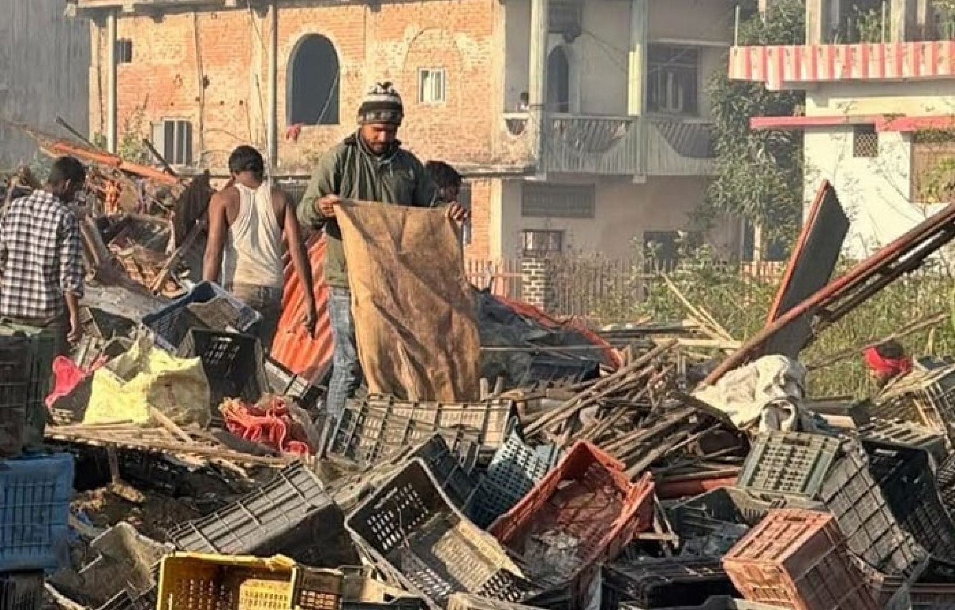 वीरगञ्जको बीपी उद्यान क्षेत्रमा चल्यो महानगरको डोजर