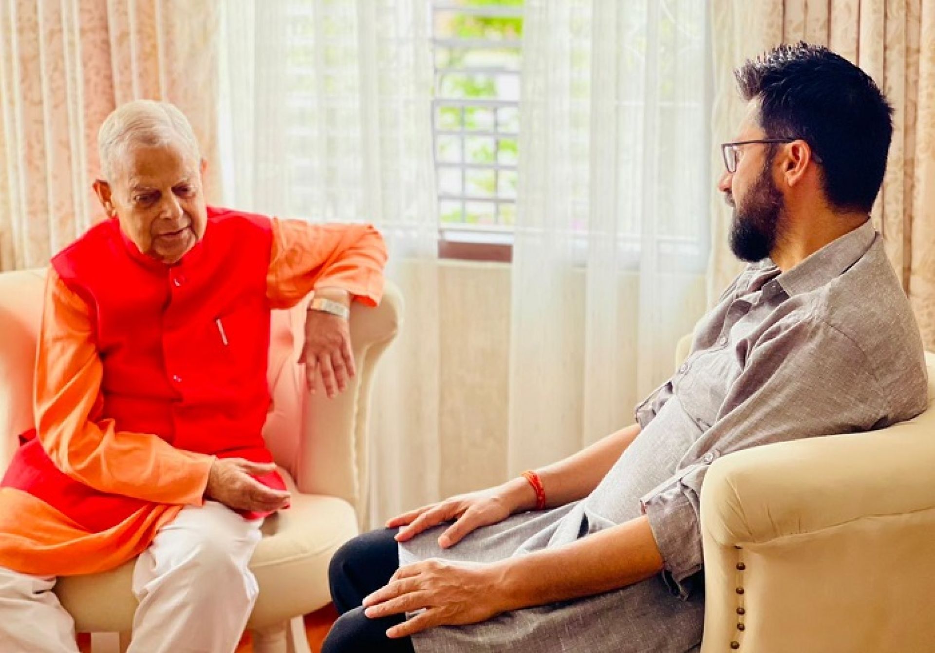 सभापति लामिछाने र महन्थ ठाकुरबीच भेटवार्ता, समसामयिक विषयमा कुराकानी