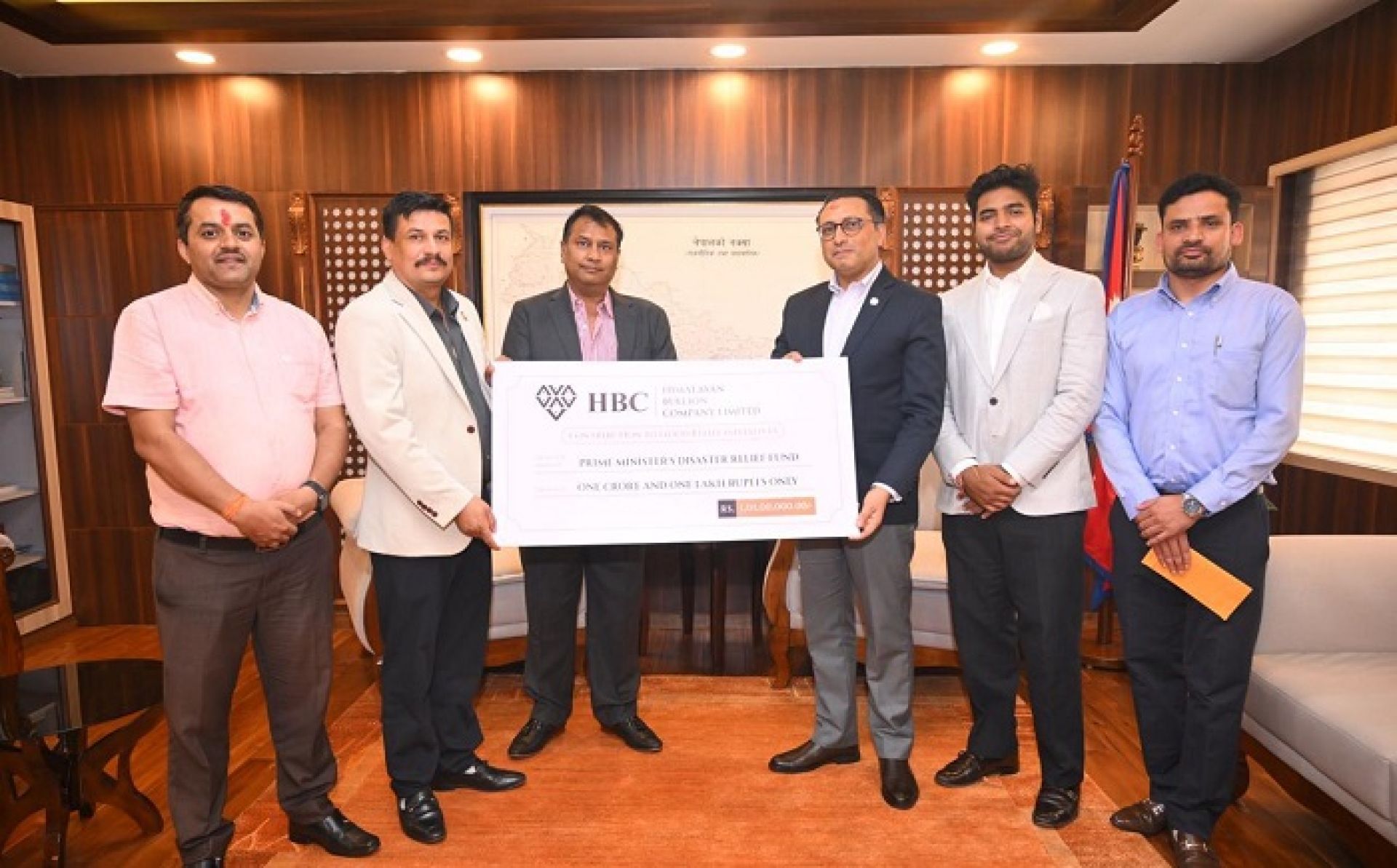 भोटेकोशी बाढीपीडितका लागि हिमालयन बुलियन कम्पनीको एक करोड एक लाख सहयोग