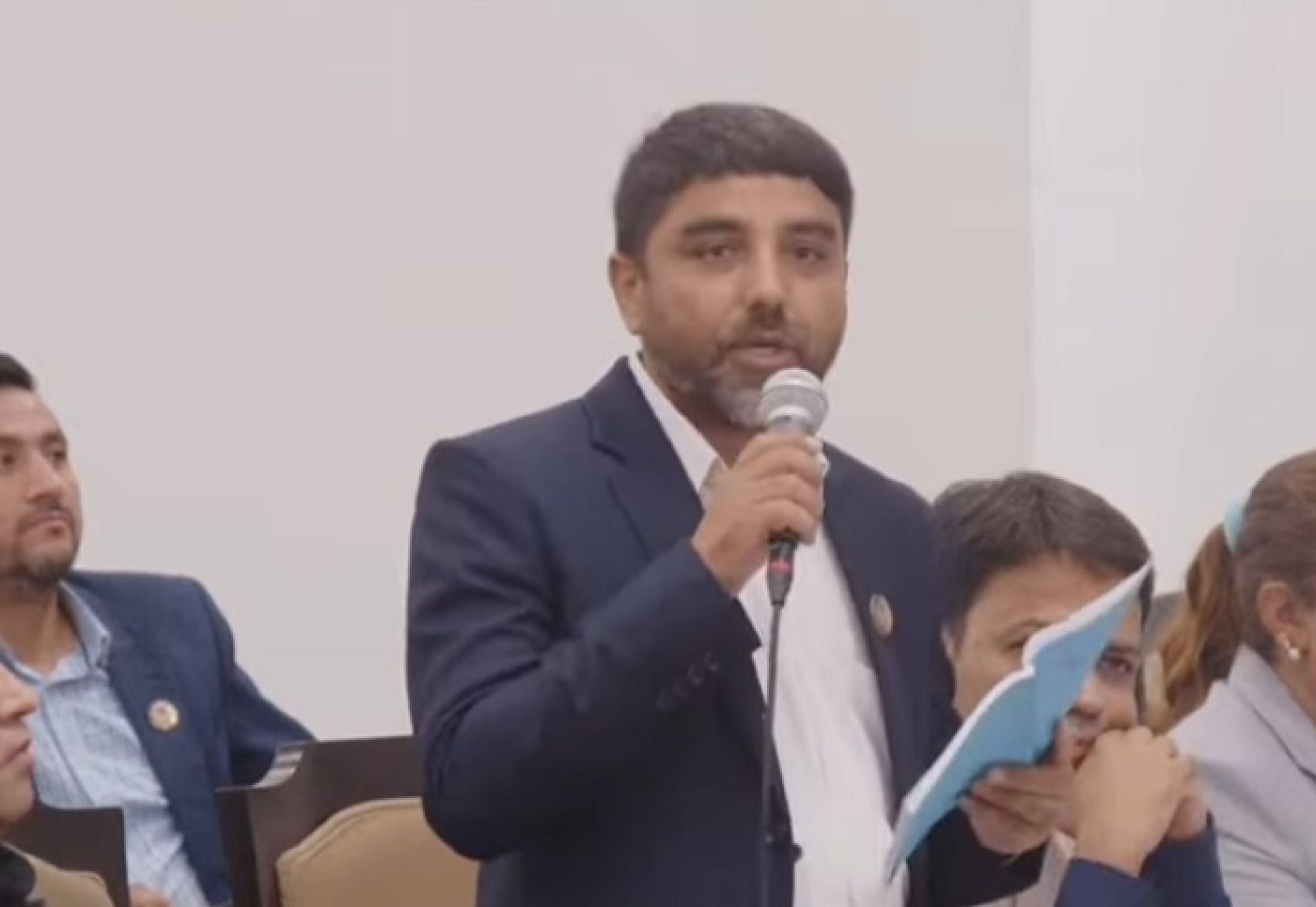 प्रधानमन्त्रीको अनुपस्थितिमा तोकिएको मन्त्रीले जवाफ दिन सक्ने व्यवस्था छः प्रमुख सचेतक बुर्लाकोटी
