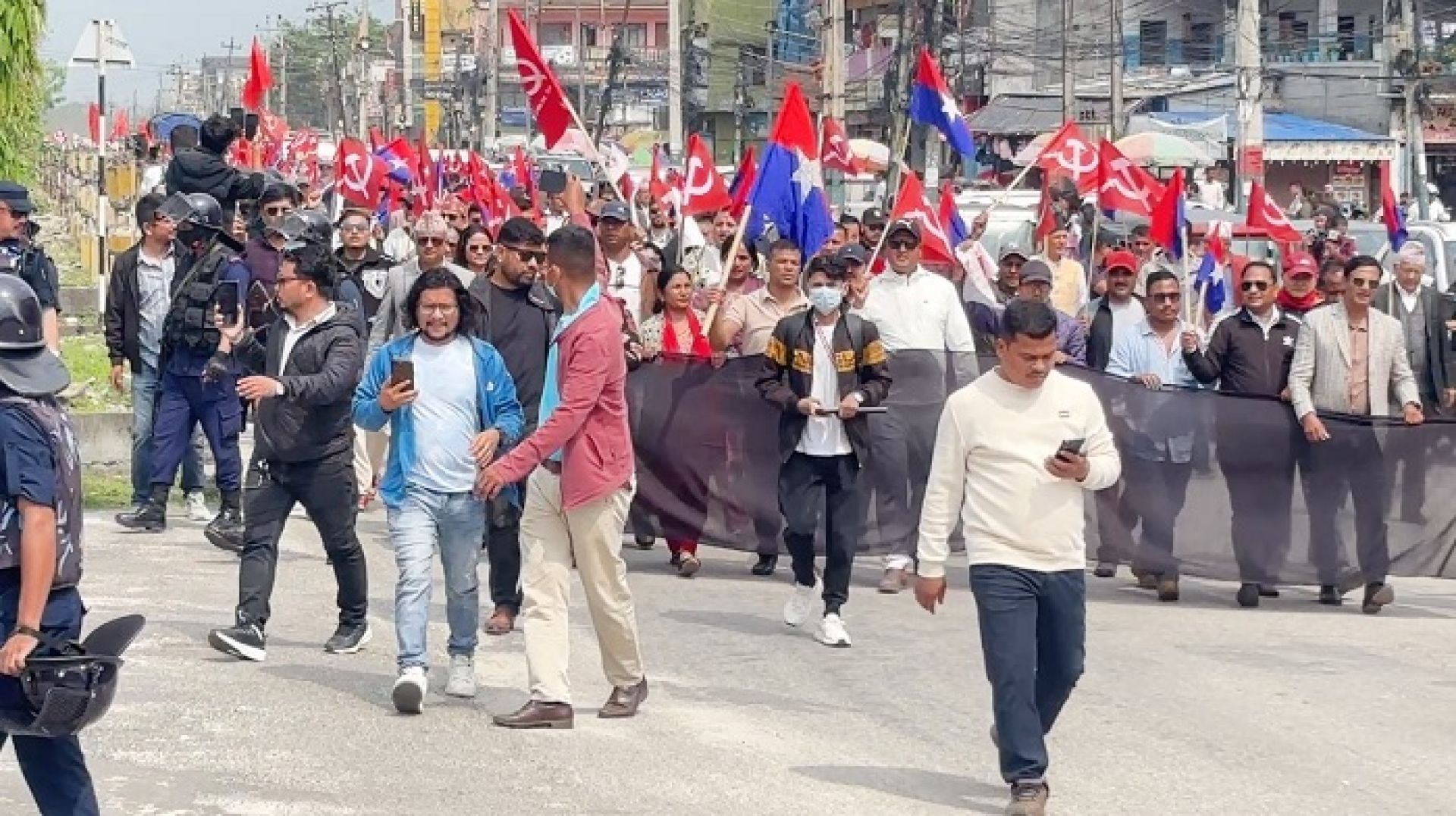 ओली-लेखक पक्राउपछि कोशीको राजनीतिः एमाले सडकमा, कांग्रेसभित्र दुई धार