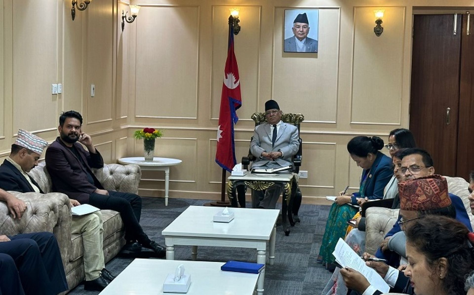 सार्वजनिक महत्त्वको विषयमा केन्द्रित हुन प्रधानमन्त्रीको निर्देशन