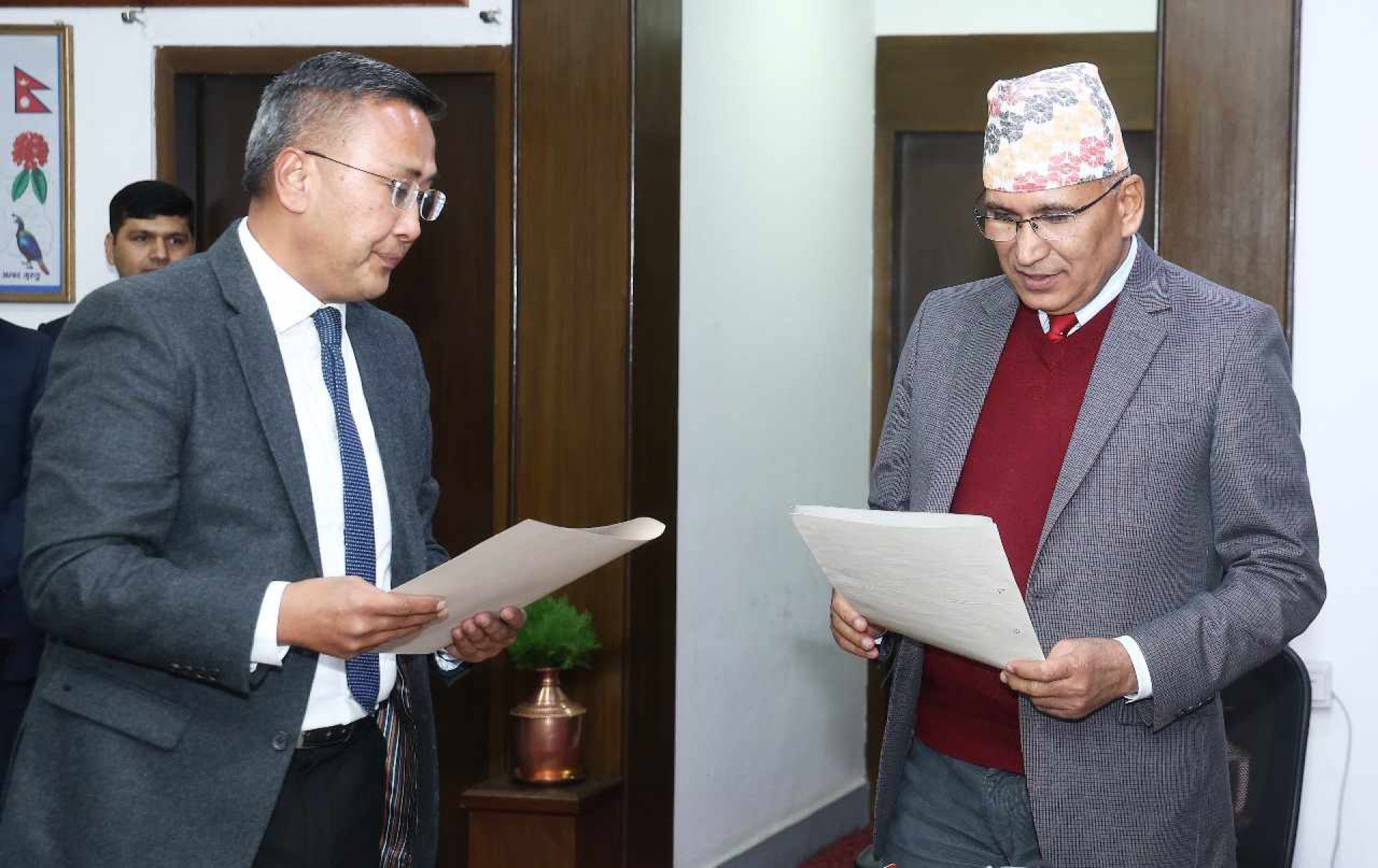 पदभार ग्रहण गर्दै अध्यक्ष श्रेष्ठले भने-पुँजी बजारको विकासमा महत्वपूर्ण काम हुन्छ