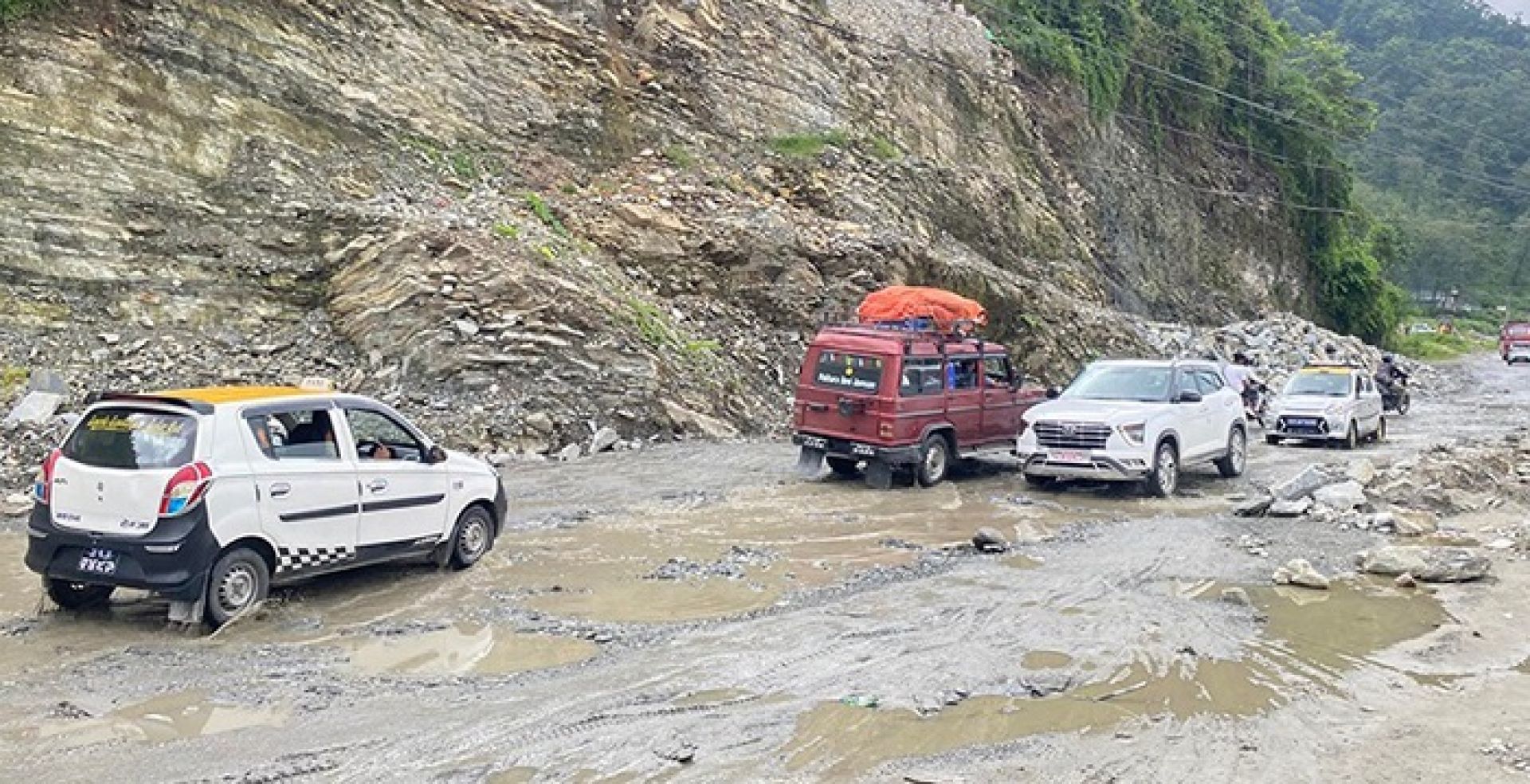 फाखेल–फर्पिङ सडकखण्ड दुई महिना बन्द
