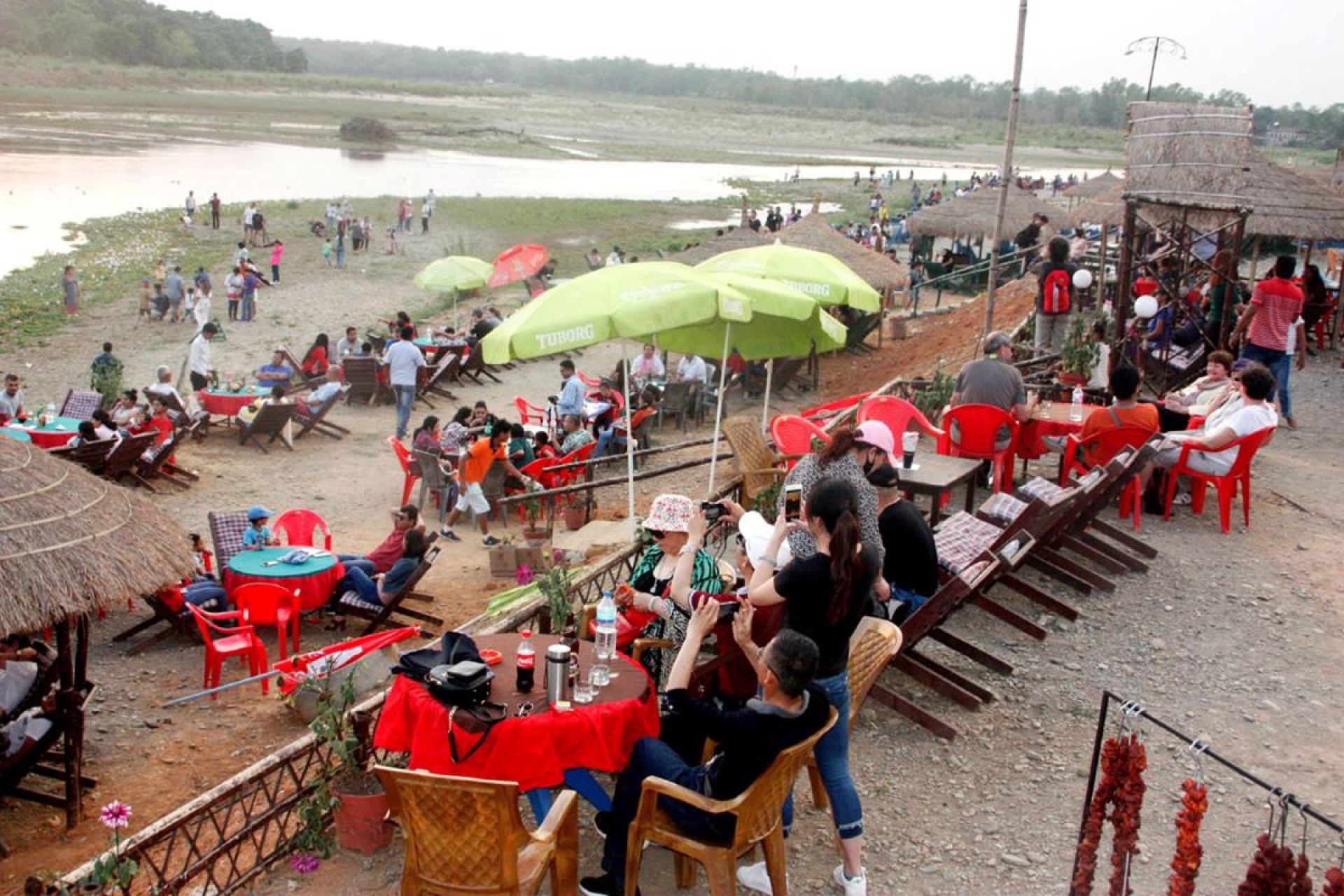 ‘अफ सिजन’मा समेत सौराहामा पर्यटको भिड, व्यवसायी उत्साहित