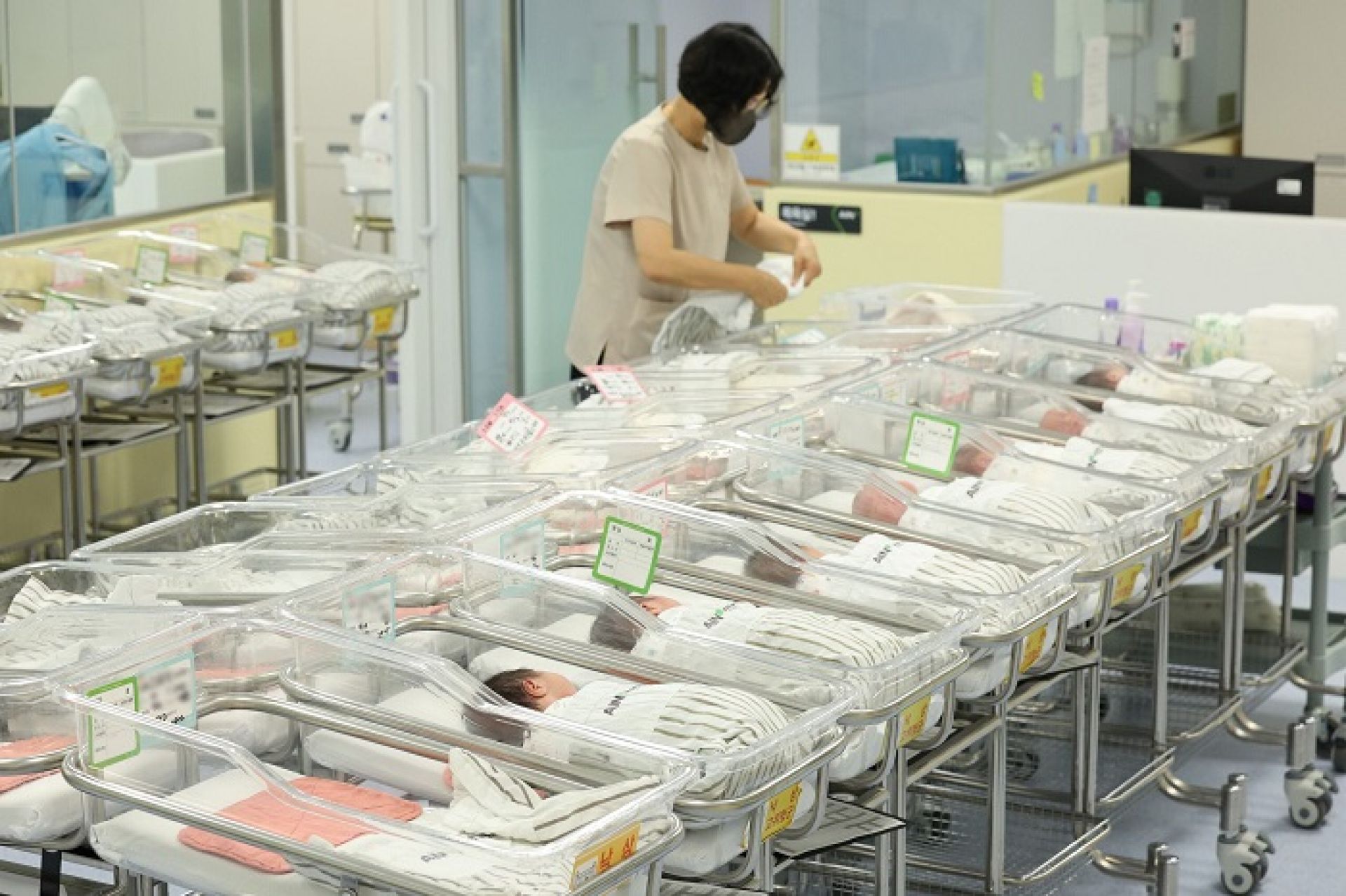 South Korea birth rate rose last year, first time in a decade