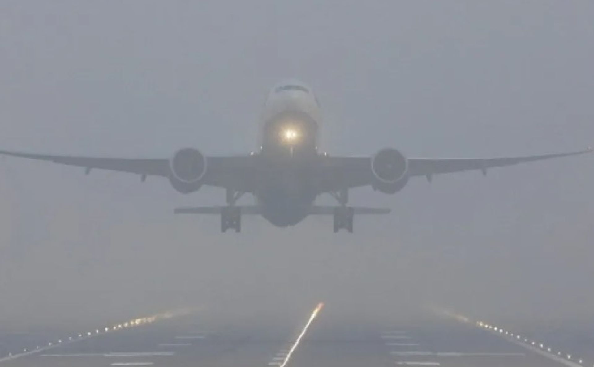 मौसम अवरोधले अन्तर्राष्ट्रिय उडान होल्डमा, पर्यटकको आवागमन अस्तव्यस्त