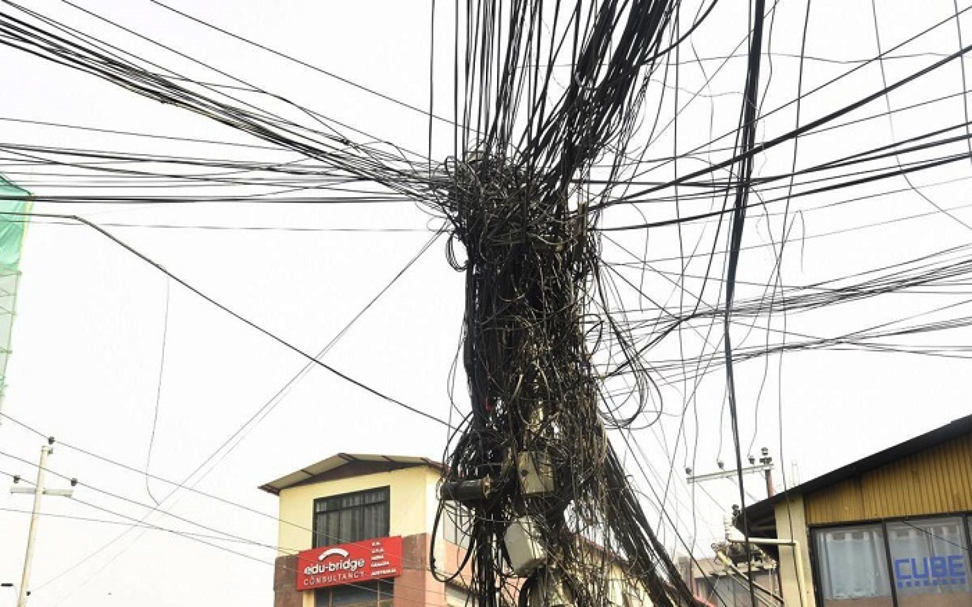 उपत्यकाका तार व्यवस्थापन गर्न सरकारको १५ दिने अल्टिमेटम, सेवा प्रदायकलाई ट्याग लगाउन निर्देशन